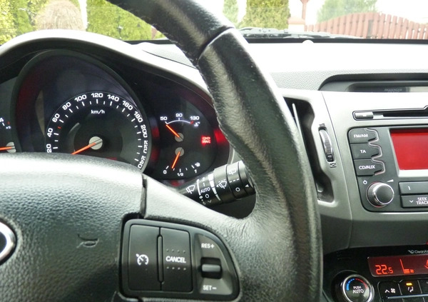Kia Sportage cena 42600 przebieg: 172800, rok produkcji 2011 z Żmigród małe 211